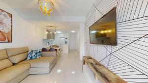 Televízia a/alebo spoločenská miestnosť v ubytovaní Apartamento Bianca Beach