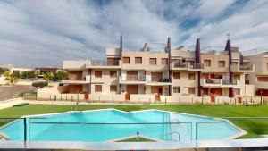 Bazén v ubytovaní Apartamento Bianca Beach alebo v jeho blízkosti
