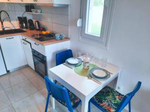 Kuchyň nebo kuchyňský kout v ubytování Apartman Nane