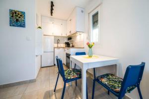 Kuchyň nebo kuchyňský kout v ubytování Apartman Nane