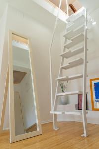 Foto de la galería de Cool attic apt w gallery in the heart of Split en Split