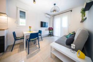 TV a/nebo společenská místnost v ubytování Apartman Nane