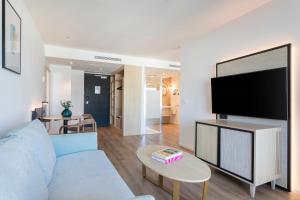תמונה מהגלריה של Suites del Mar by Melia באליקנטה