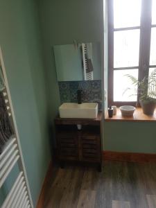 Zdjęcie z galerii obiektu La maison vanillier w mieście Saint-Cyr-du-Bailleul