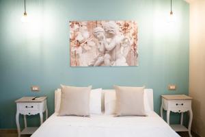 a bedroom with a bed with a painting on the wall at Riverbed in Sarno