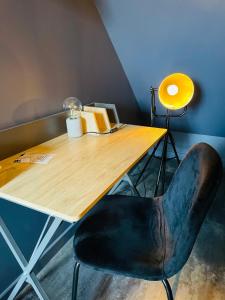 a desk with a chair and a laptop on it at Le studio d'Angèle : Blondie in Bruz
