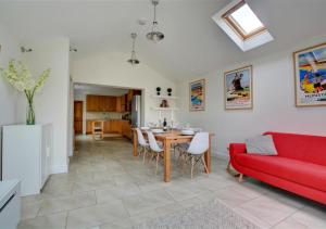 Posezení v ubytování Avondale Cottage + 14 fotografií