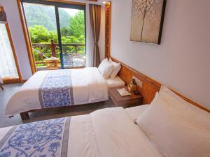 A bed or beds in a room at Mount View Cottage