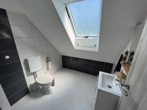 Kuchyň nebo kuchyňský kout v ubytování SunSet Beach Apartman