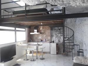 Fotografie z fotogalerie ubytování Cueva rural " Old London " with Jacuzzi and swimming pool v destinaci Santa Cruz de Tenerife