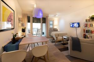 a living room with a table and a couch at Welcome to Paradies - Ferienwohnung von Privat in Konstanz