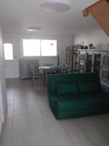 Kuchyňa alebo kuchynka v ubytovaní gîte des Caves