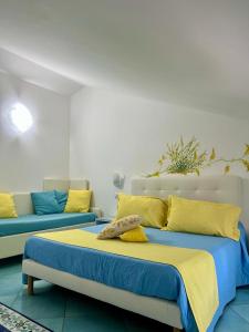 B&B A Casa di Vittoria - Guest House tesisinde bir odada yatak veya yataklar