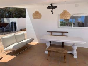Posedenie v ubytovaní Gorgeous Beach Villla with AC, 300m2 from Playa Mitjorn