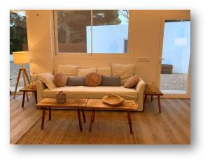 Posedenie v ubytovaní Gorgeous Beach Villla with AC, 300m2 from Playa Mitjorn