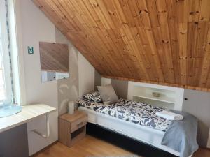 Llit o llits en una habitació de Guesthouse Kiljan