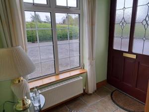 Fotografie z fotogalerie ubytování Spacious 6-Bed House 10 minutes from Knock Airport v destinaci Ballaghaderreen