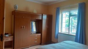 Postel nebo postele na pokoji v ubytování Spacious 6-Bed House 10 minutes from Knock Airport
