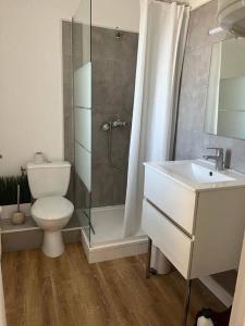 Koupelna v ubytování Appartement à 100 m de la mer !