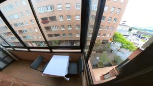 Balkoni atau teres di Alojamientos Pamplona Apartamentos
