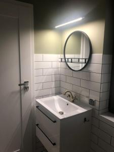 a bathroom with a sink and a mirror at Mazurski Domek Brożówka 50 m od plaży in Brożówka +29 photos
