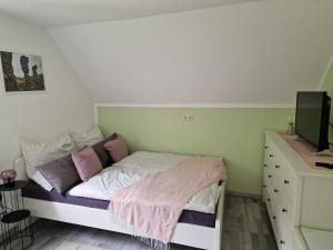 Llit o llits en una habitació de Tinyroom mit Ausblick