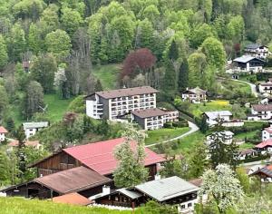 a small town with a building in the middle of a mountain at Ferienwohnung Watzmannblick & Hallenbad in Berchtesgaden