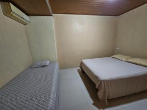 Säng eller sängar i ett rum på Central 3 Bedroom Quepos Home