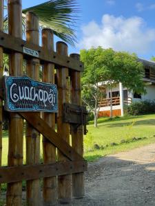 Certificato, attestato, insegna o altro documento esposto da Hosteria Guachapeli