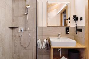 Un baño de Platiederhof Apt Tschöfas 25 fotos más