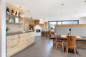 Una cocina o cocineta en Platiederhof Apt Lajen