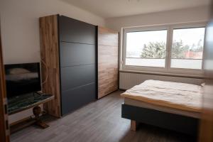 Rúm í herbergi á Urlaub für Mensch und Tier - Appartements Pirkhof