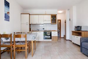 Kuchyň nebo kuchyňský kout v ubytování Appartamento Assenza 9