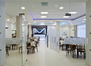Restauracja lub miejsce do jedzenia w obiekcie Hotel Milenium
