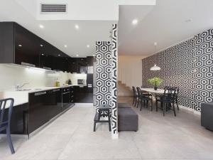 a kitchen and dining room with a table and chairs at Stay U-nique Apartments Pellaires in Barcelona