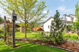 a house with a yard with a sign in the grass at Ferienwohnung Fasse in Bühlertal