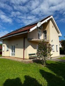 a house with a bench in front of it at Casa Livezeni in Livezeni