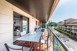 a balcony with a table and chairs on a building at Apartamento Marbella Center III in Marbella