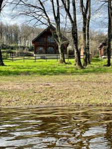 Φωτογραφία από το άλμπουμ του Au bord du lac III σε Montigny-en-Morvan