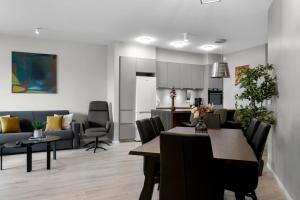 Kuchyň nebo kuchyňský kout v ubytování Tower Apartments