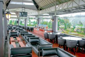 Restaurace v ubytování Taman Simalem Resort