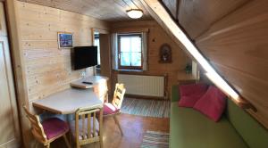 a small room with a desk and a computer in a cabin at Appartements Futtertrögl in Lachtal