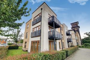 a building with balconies on the side of it at Modern Spacious Apartment in Thornton Heath
