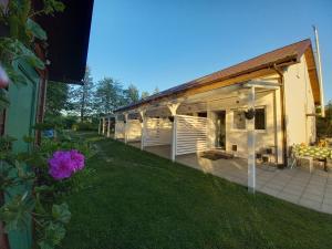 a house with a porch and a patio at Apartamenty Na Wschodniej in Chłopy