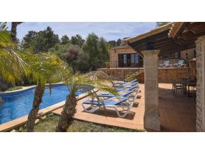 Bazén v ubytování Spacious Petra Getaway with Pool nebo v jeho okolí