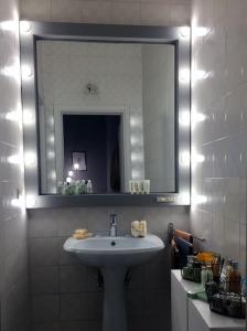 a bathroom with a sink and a mirror at Repubblica90 eleganza e confort in Parma