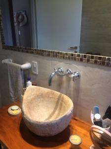 a bathroom with a large bowl sink on a counter at Maynumbí in San Rafael