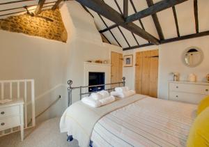 a bedroom with a large bed in a room at Reading Room Cottage in Overstrand