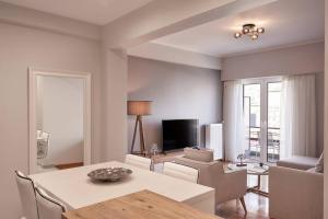 Телевізор і / або розважальний центр в Fix 2bd apartment with Parthenon view