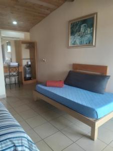 a bed in a room with a blue mattress at Casa Campo Rancho Villarino in Ensenada